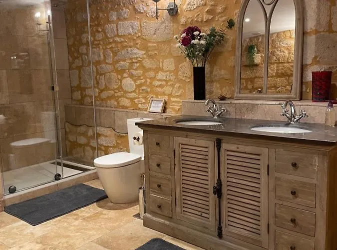 Holiday home Maison De La Combe *