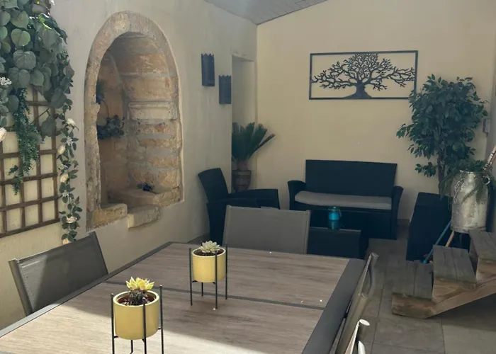 Maison De La Combe *