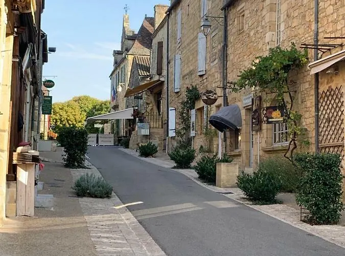 Holiday home Maison De La Combe *